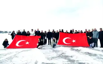 Çıldır Gölü'nde Donmuş Bir Sergi